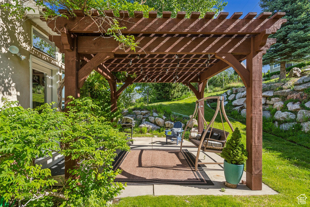 View of patio / terrace featuring a pergola