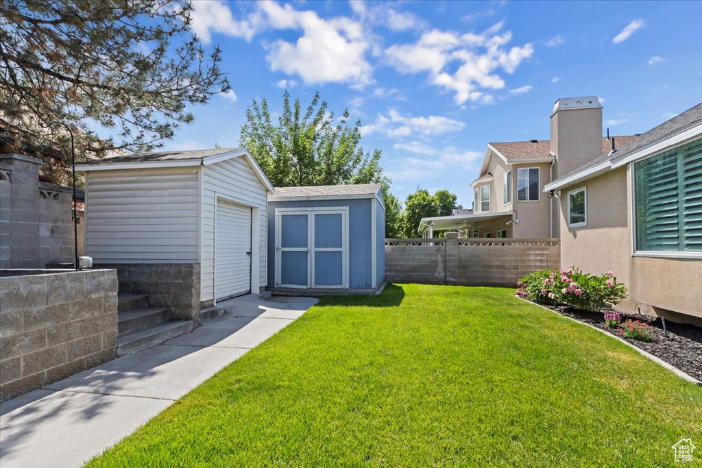View of yard featuring a garage