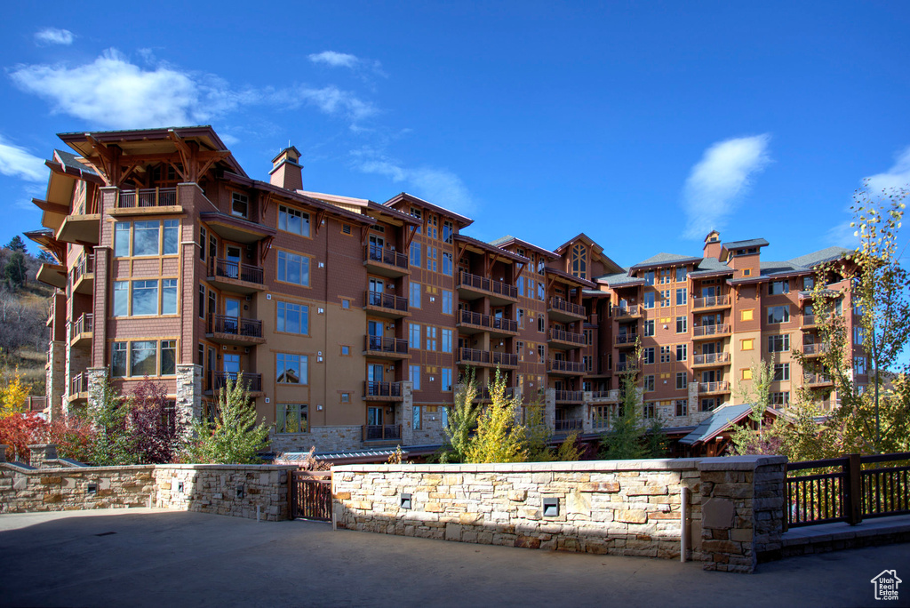 View of apartment building / complex