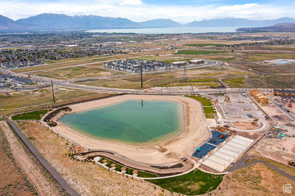 Bird's eye view of a water and mountain view