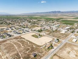 Aerial overview of property\'s location with mountains
