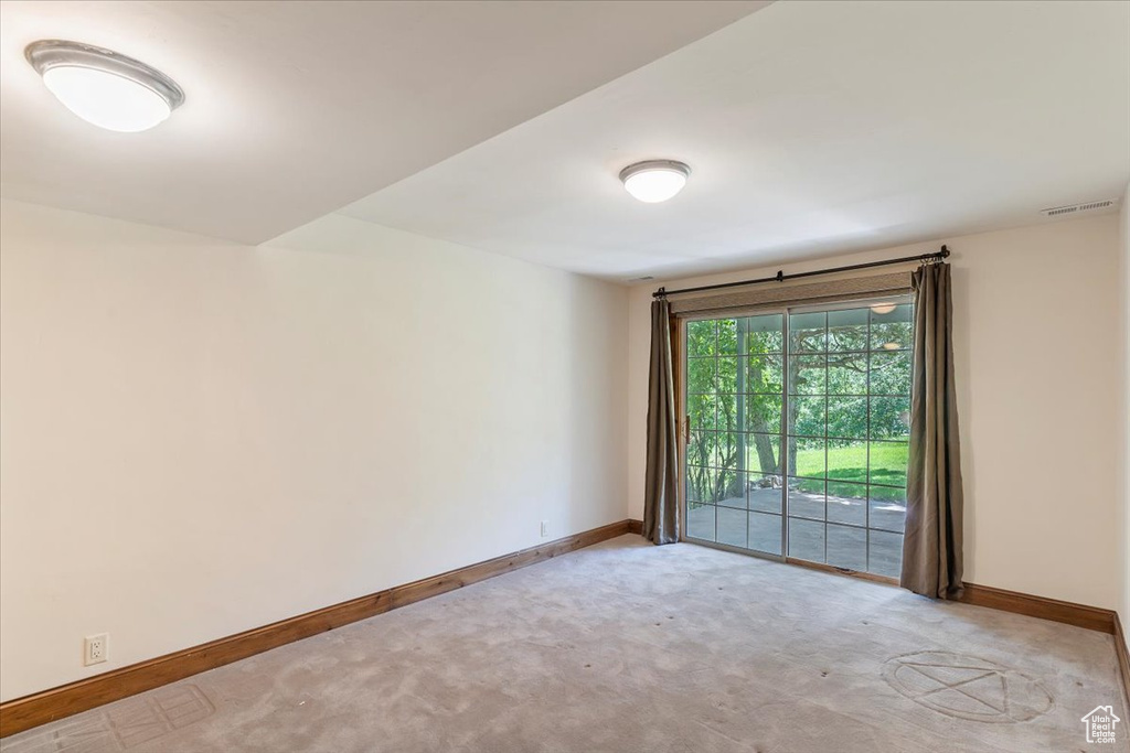 Carpeted empty room with baseboards