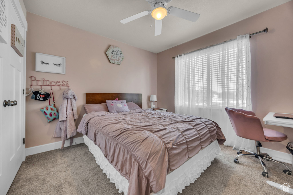 Bedroom featuring carpet floors, baseboards, and a ceiling fan