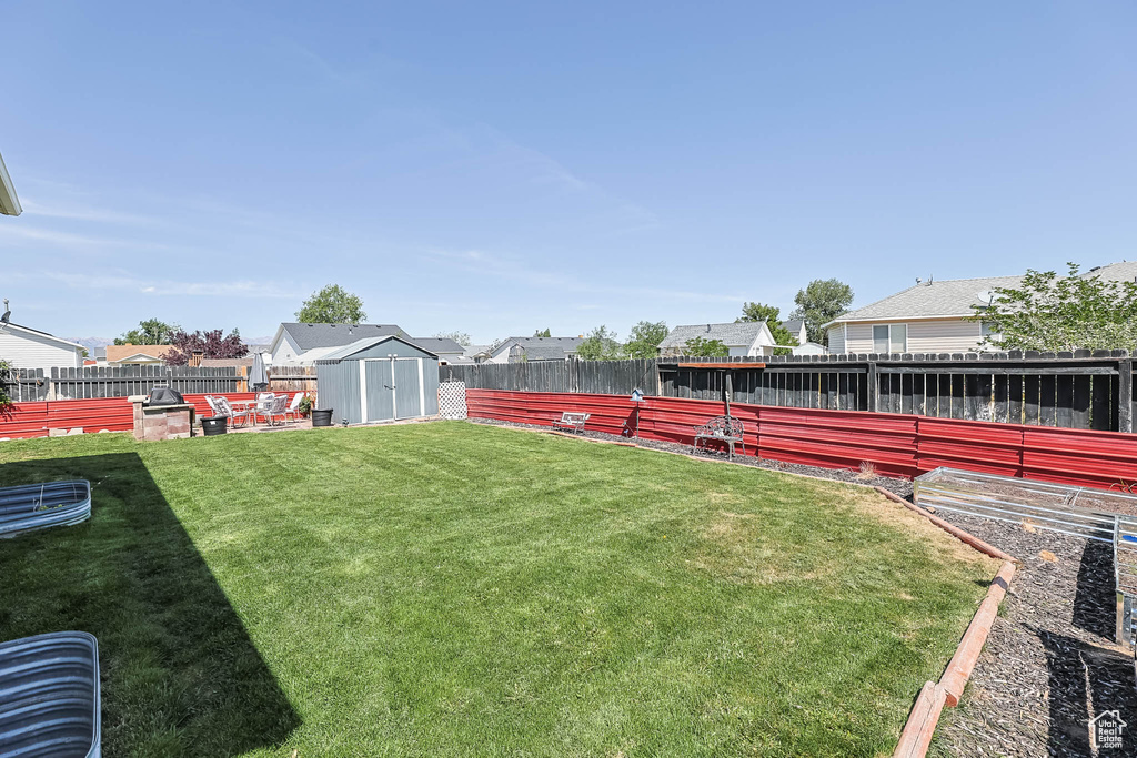 View of yard featuring a residential view