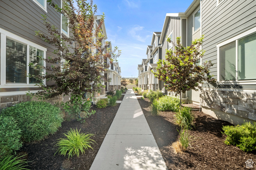 View of property's community featuring a residential view