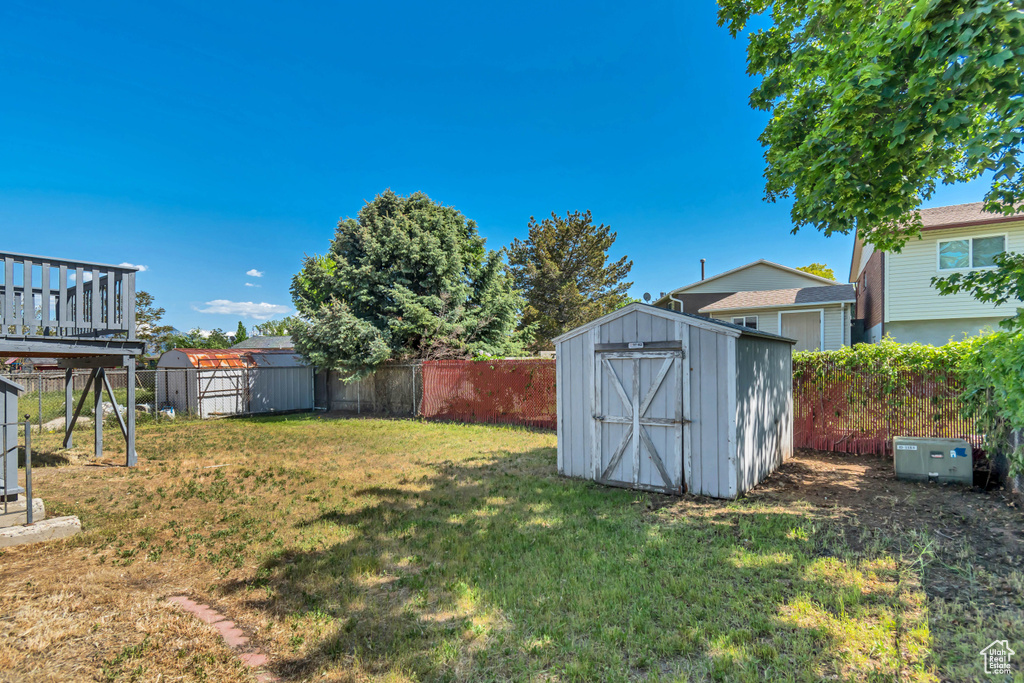 View of yard featuring a shed and an outbuilding