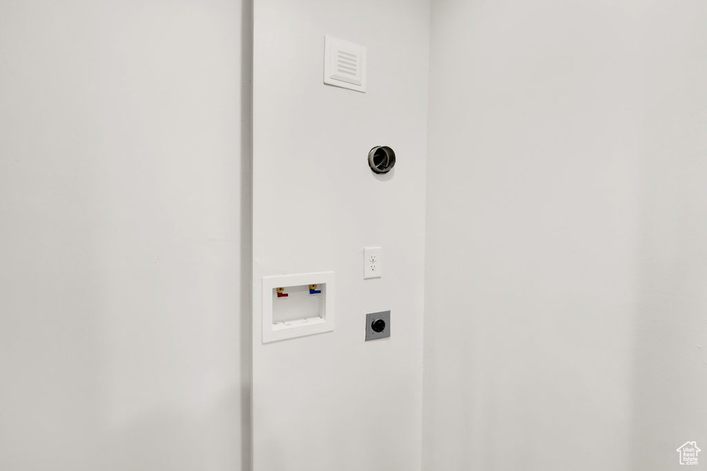 Laundry area featuring electric dryer hookup and washer hookup