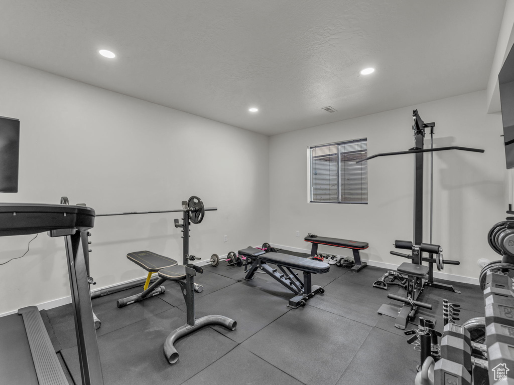 Exercise area featuring recessed lighting and baseboards