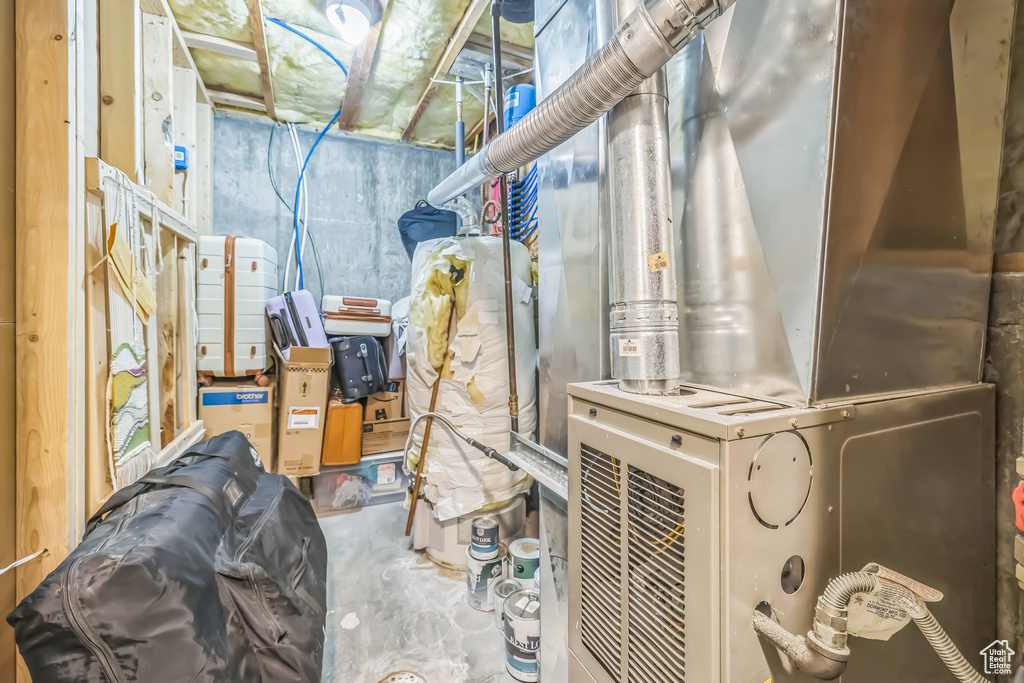Utilities with heating unit