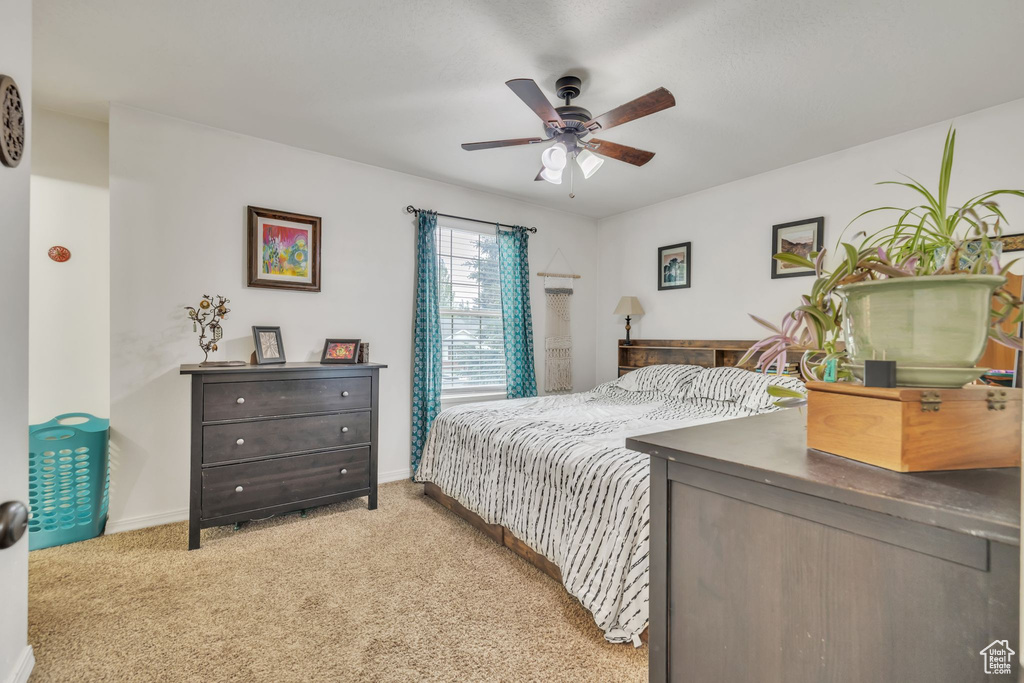 Bedroom featuring carpet flooring, baseboards, and a ceiling fan