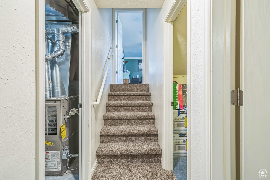 Staircase with carpet floors and heating unit