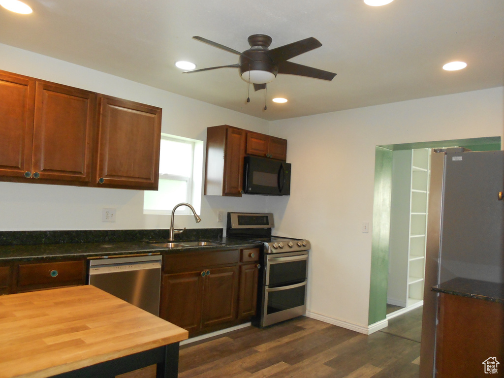 Kitchen featuring appliances with stainless steel finishes, a sink, a ceiling fan, dark wood-style floors, and recessed lighting