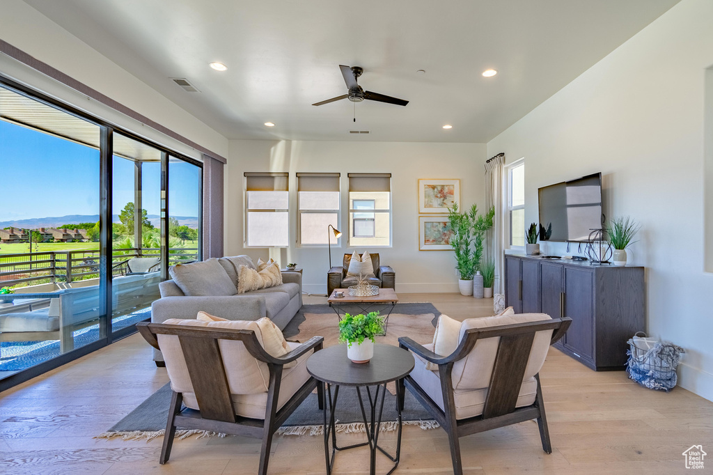 Living room featuring a ceiling fan, recessed lighting, light wood-style flooring, and baseboards