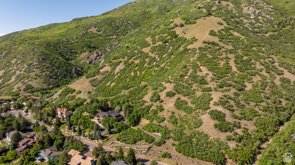 Aerial overview of property\'s location with mountains