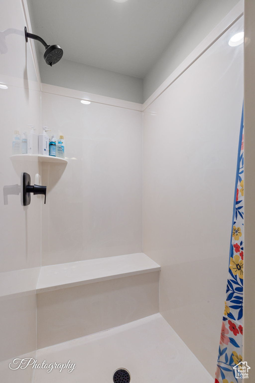 Full bathroom with curtained shower