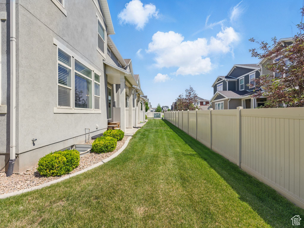 View of yard with a residential view