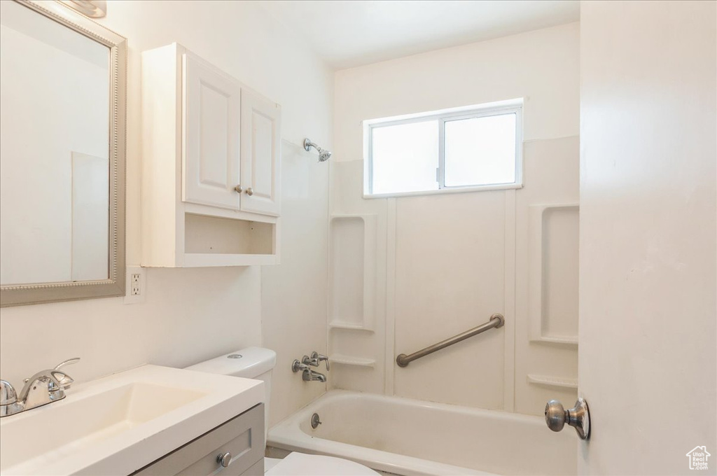 Full bath with toilet, vanity, and bathtub / shower combination