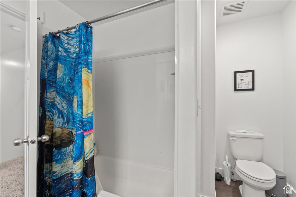 Full bath featuring toilet and shower / bath combo