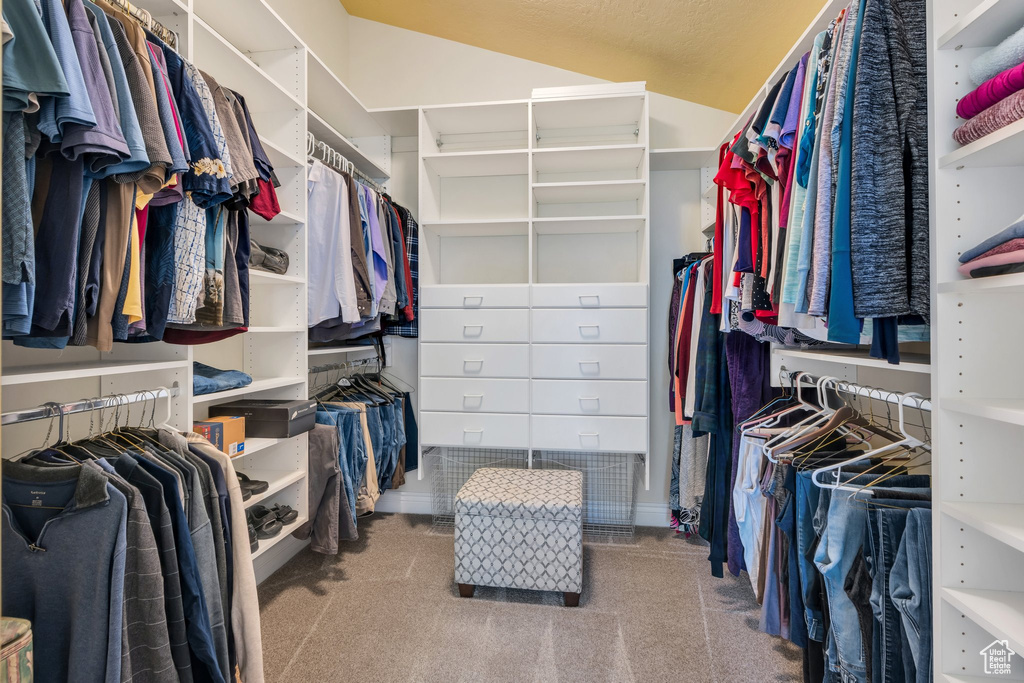 Walk in closet featuring carpet