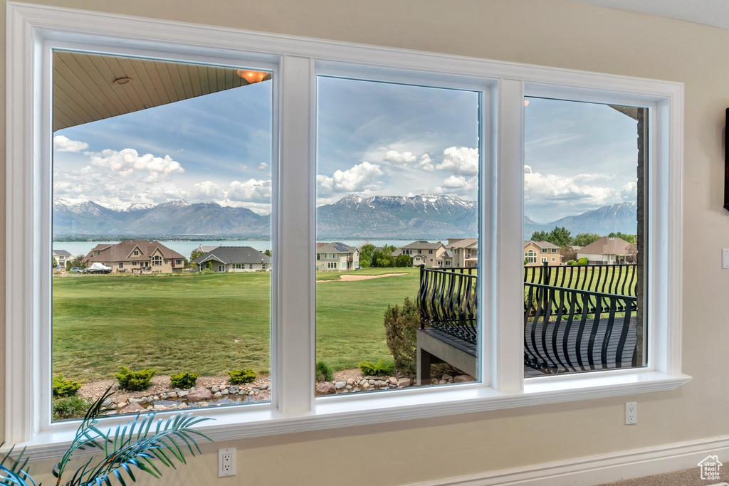 Detailed view of a mountainous background and a residential view