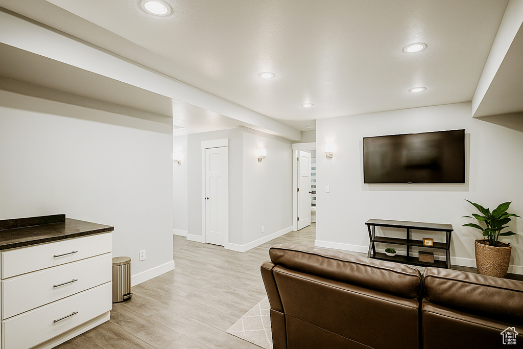 Living room featuring light wood-style flooring, recessed lighting, and baseboards