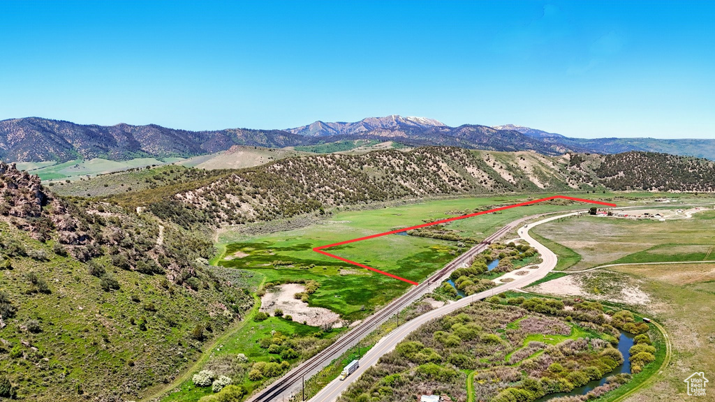 Aerial view of property\\\'s location featuring property boundaries highlighted and mountains