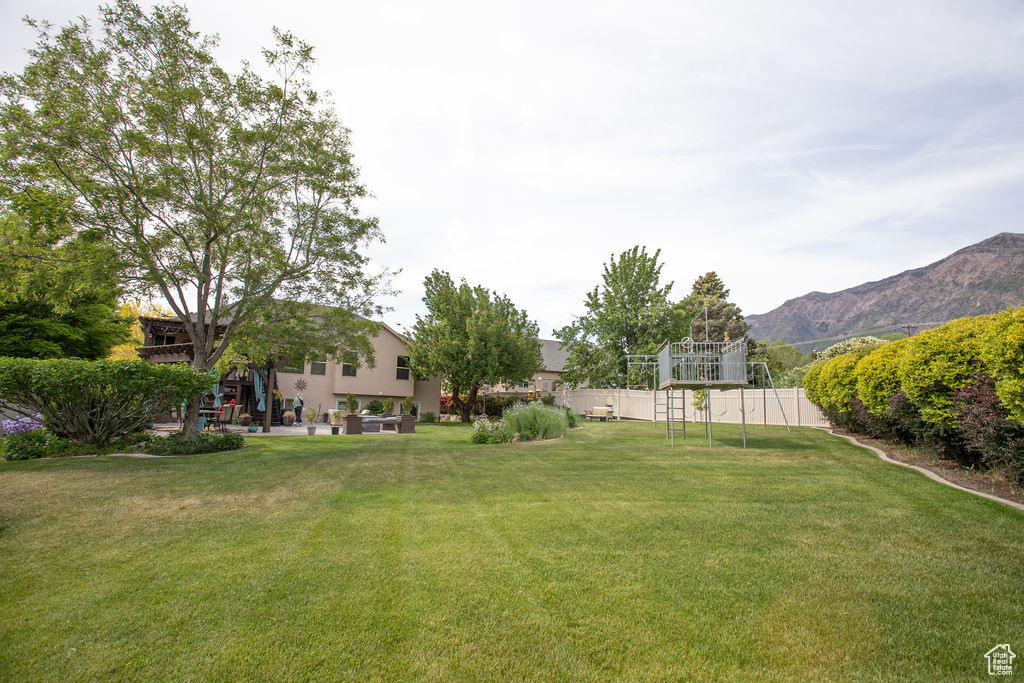 View of yard featuring a mountain view