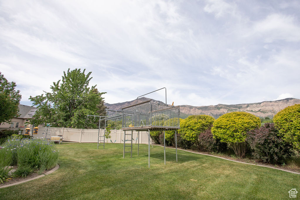 View of yard featuring a mountain view