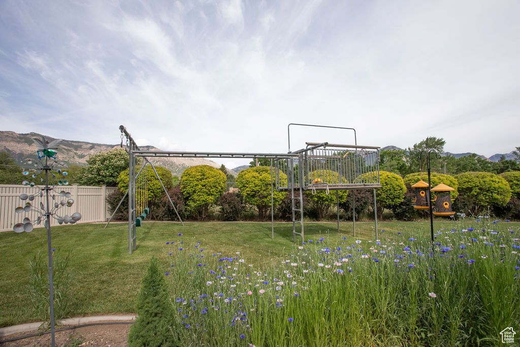 View of yard featuring a mountain view