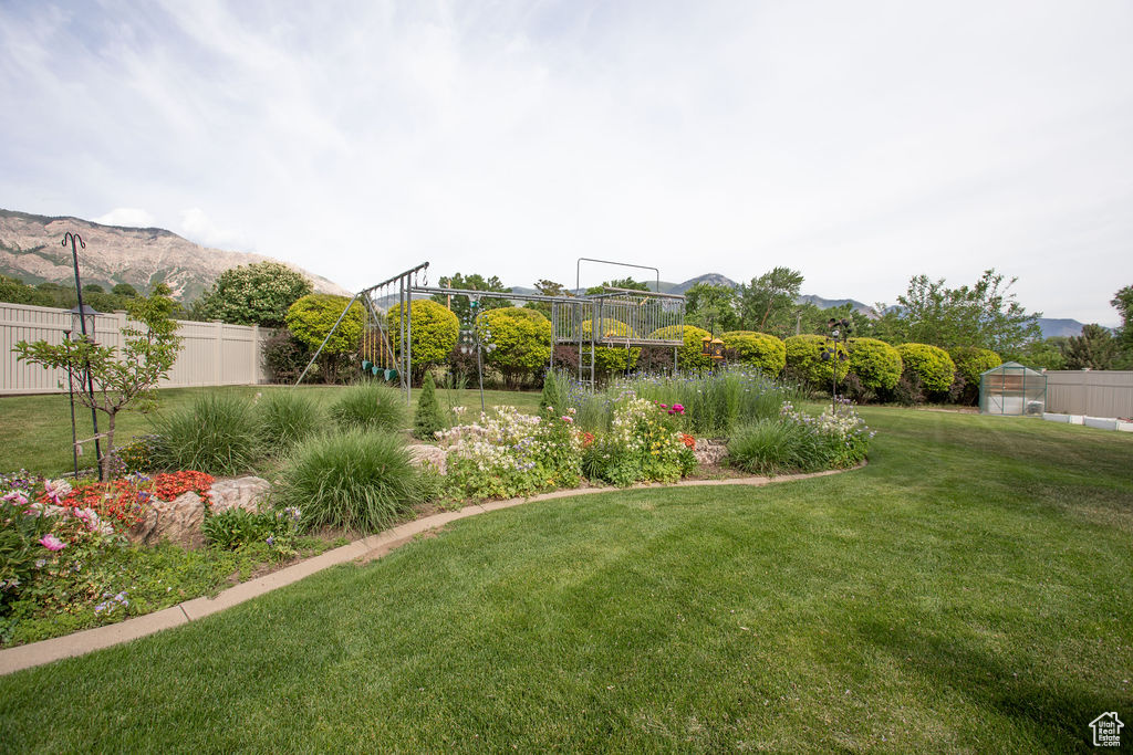 View of yard featuring a mountain view