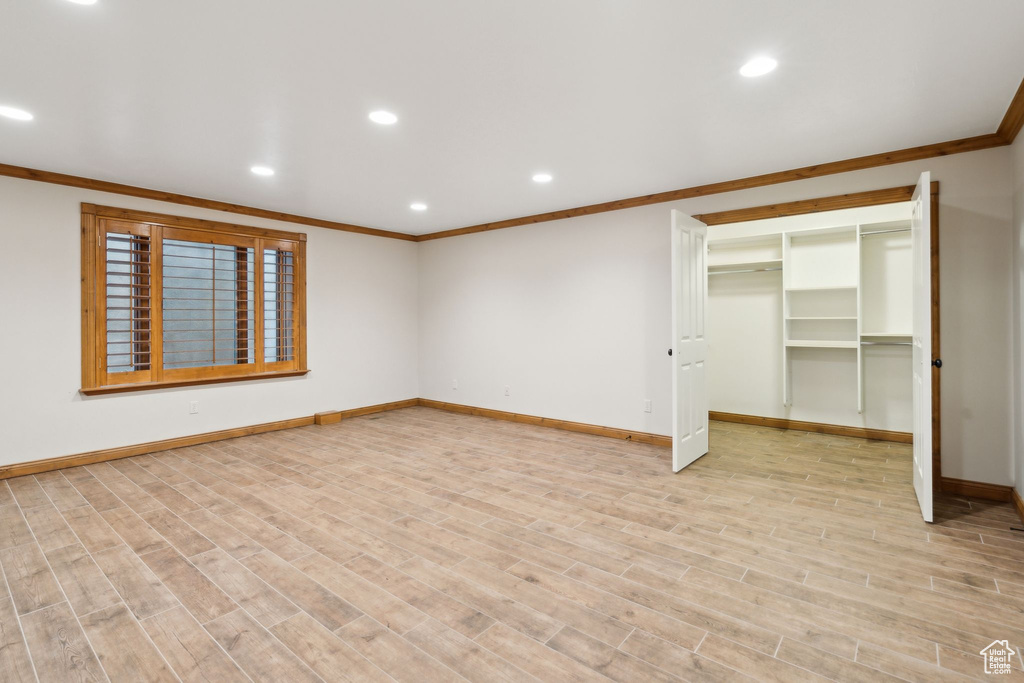 Unfurnished room featuring crown molding, baseboards, recessed lighting, and light wood-style floors