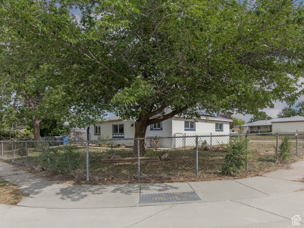 View of front of property featuring a fenced front yard