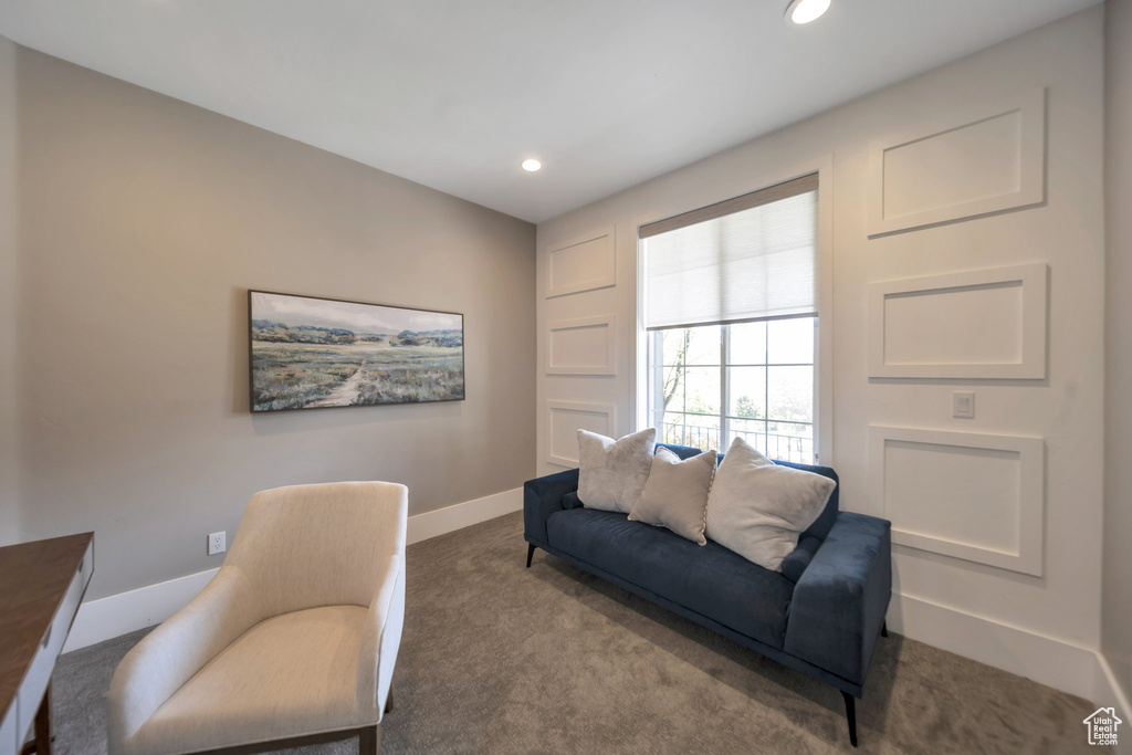 Sitting room featuring baseboards, carpet flooring, and recessed lighting