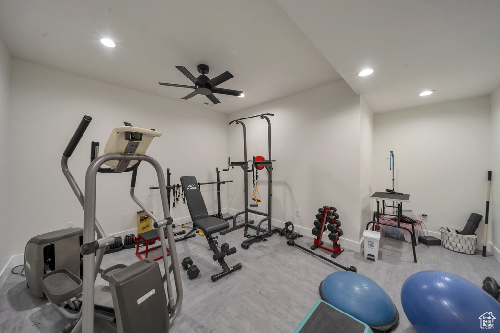 Workout room with baseboards, ceiling fan, and recessed lighting
