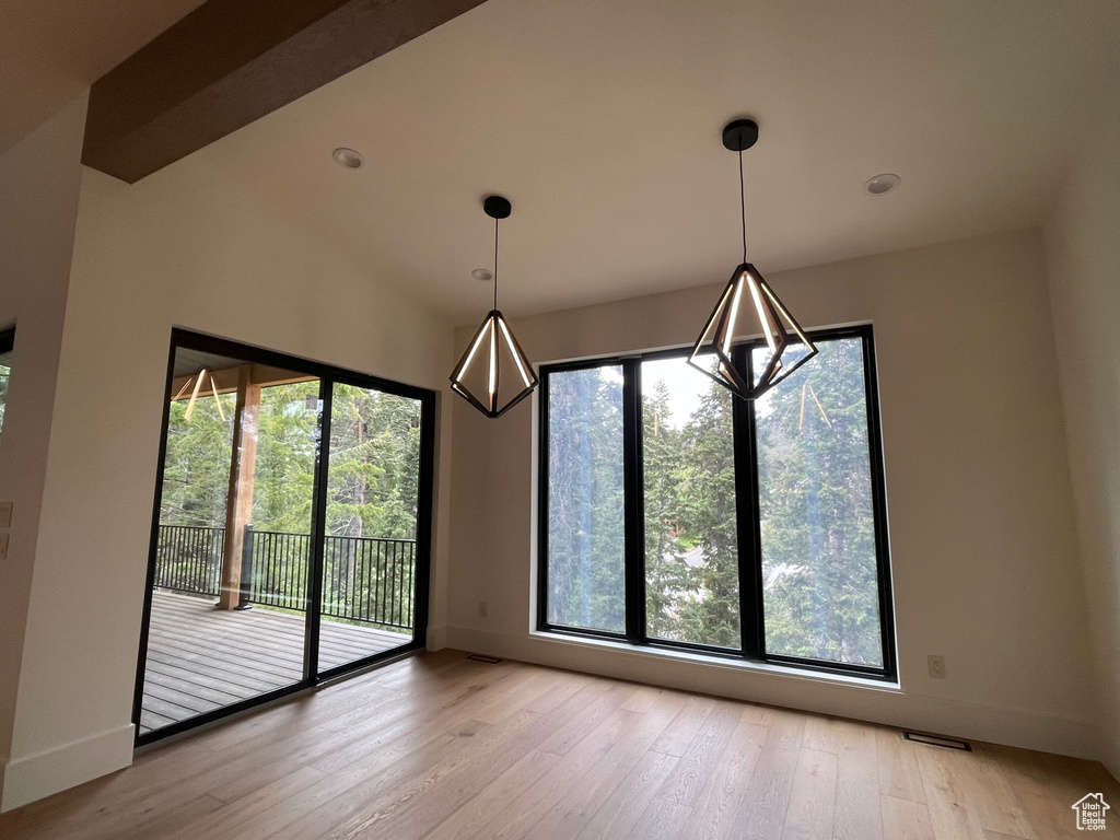 Unfurnished dining area featuring healthy amount of natural light, light wood-type flooring, baseboards, and recessed lighting
