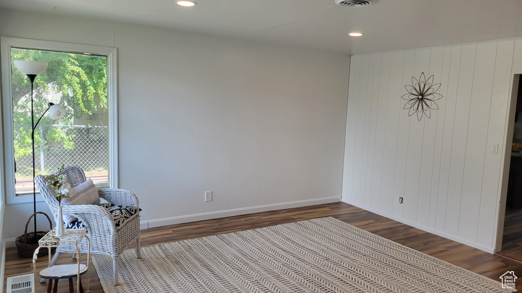 Sitting room featuring dark wood finished floors, recessed lighting, and baseboards
