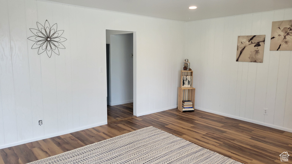 Spare room with dark wood-style floors, baseboards, and recessed lighting