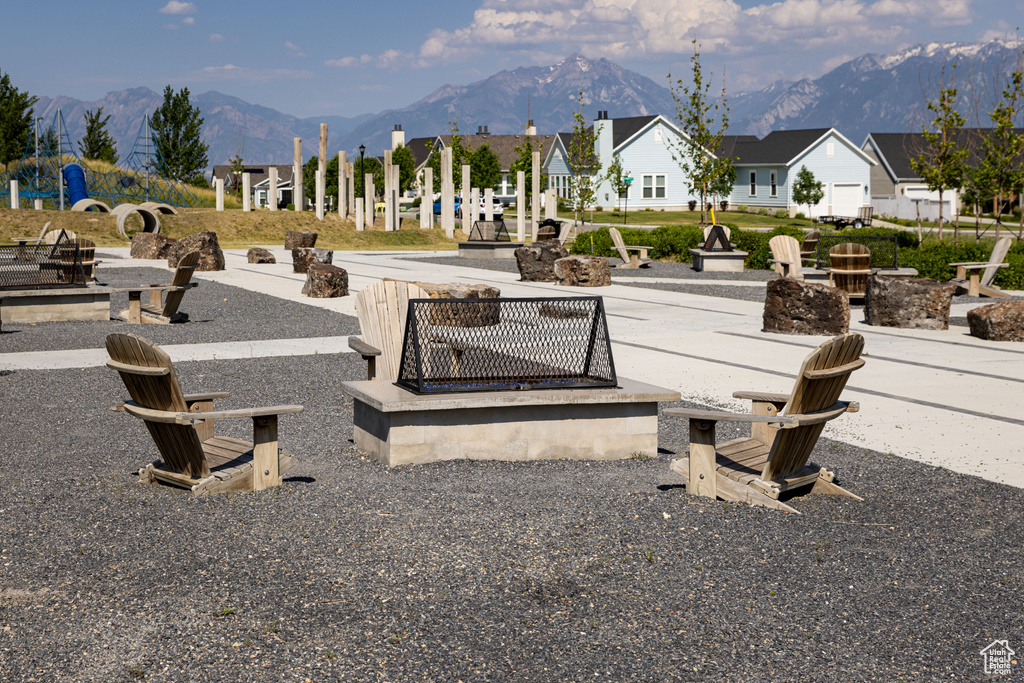 View of community with a mountain view and a residential view
