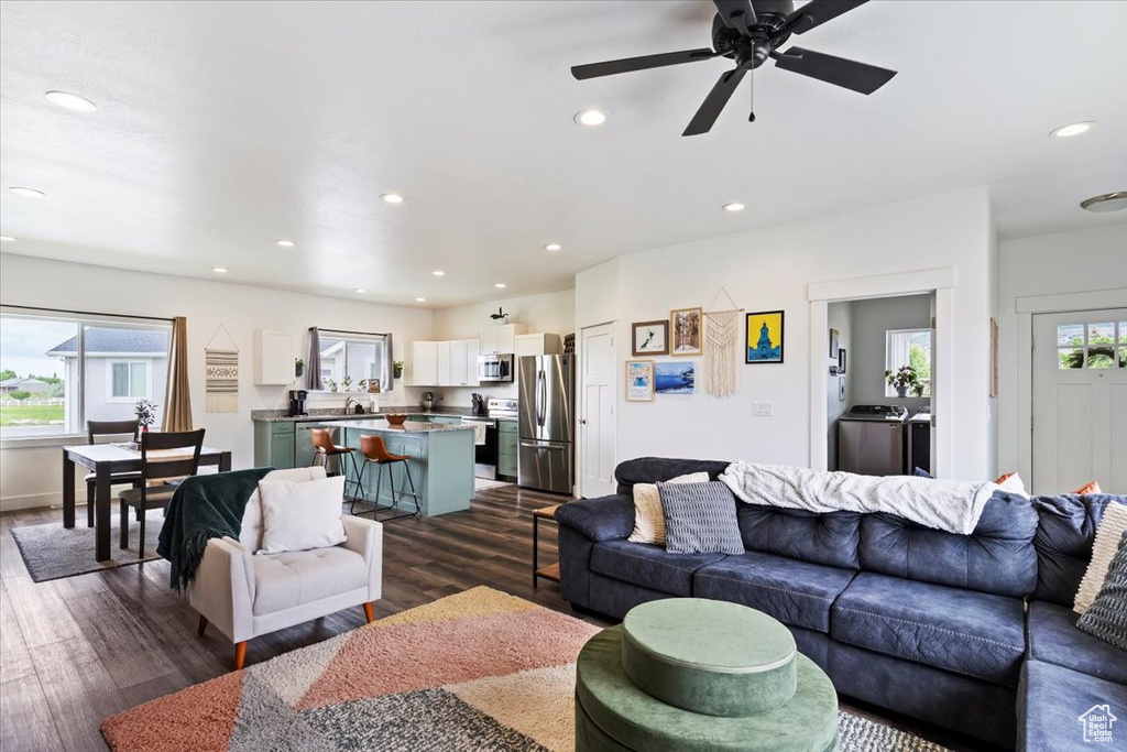Living area featuring washer and clothes dryer, dark wood-style flooring, recessed lighting, and a ceiling fan