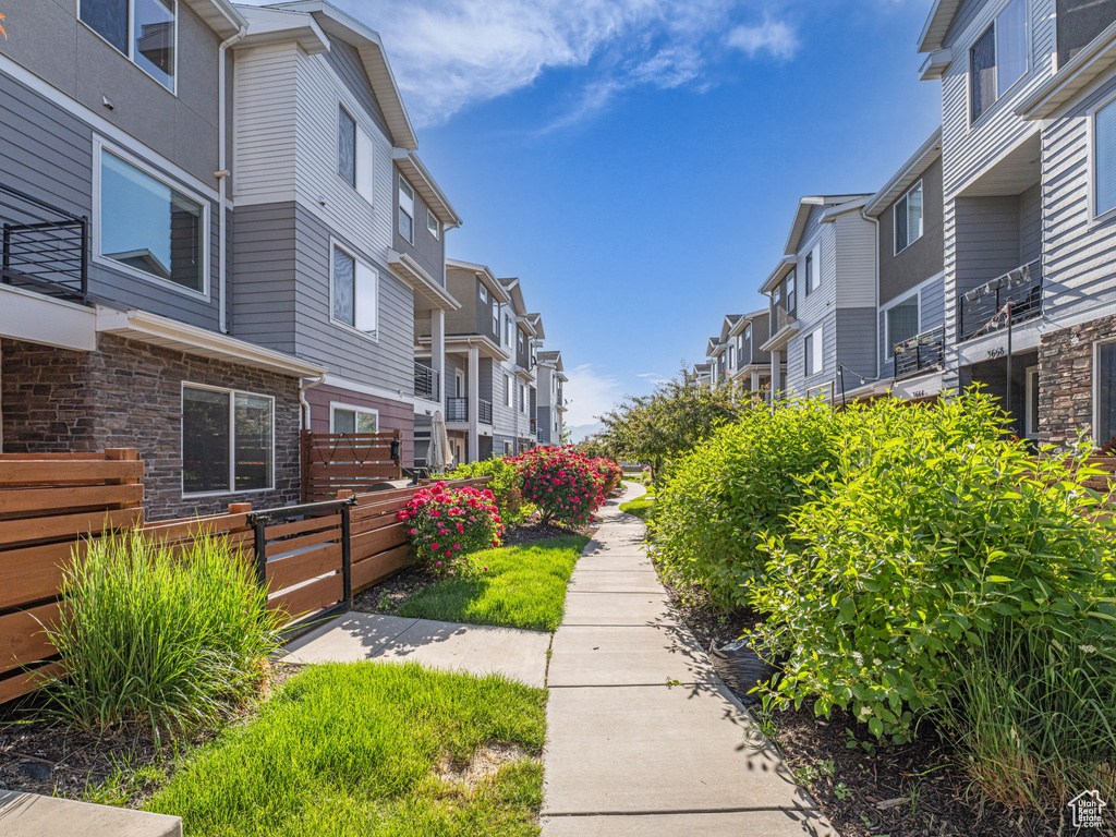Surrounding community featuring a residential view