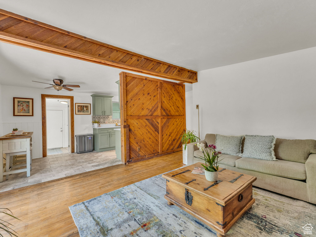 Living area featuring ceiling fan and light wood-style floors
