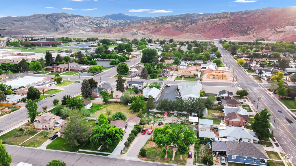 Aerial view of property\\\'s location with nearby suburban area and mountains