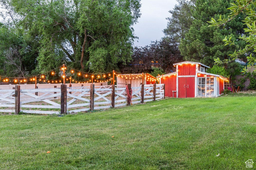 View of yard with an outdoor structure