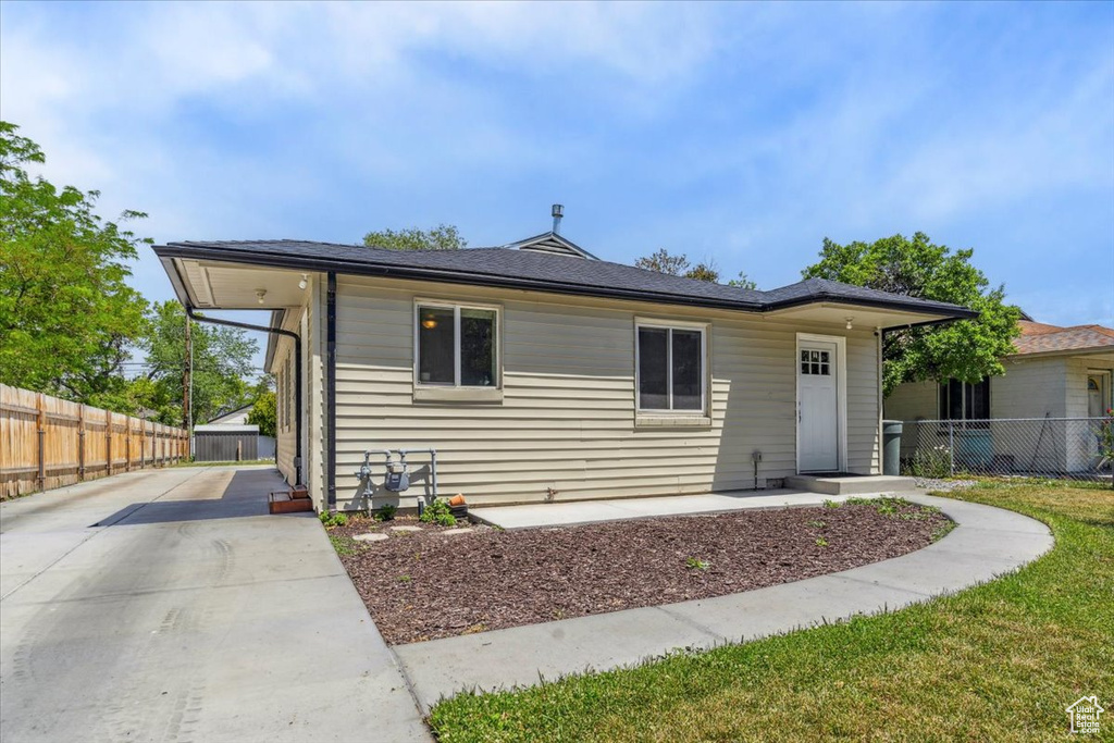 Bungalow-style house featuring driveway