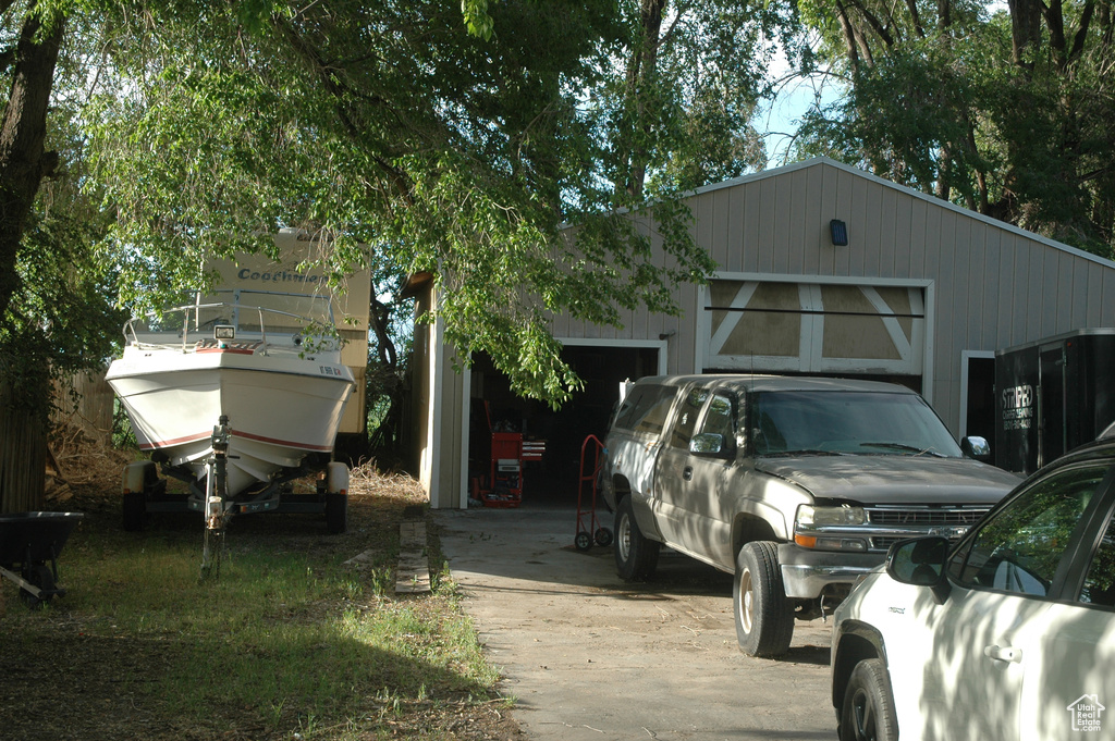 View of front facade with a garage