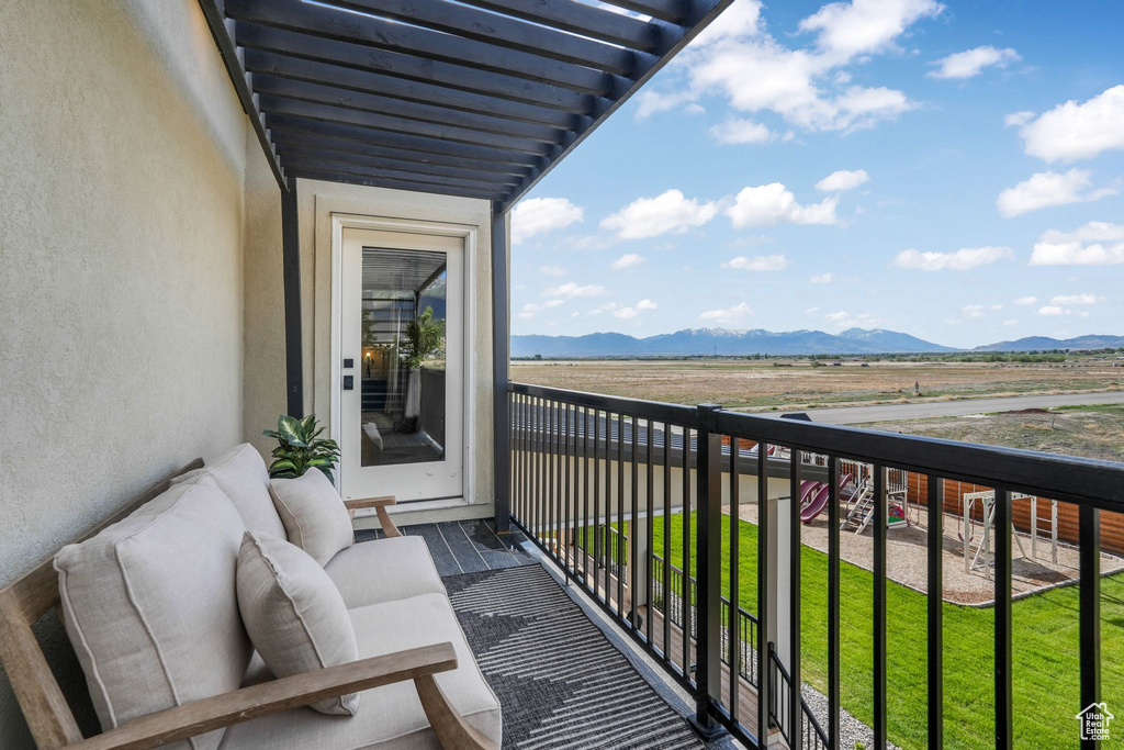 Balcony featuring a mountain view
