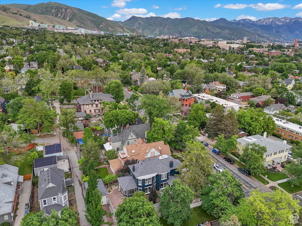 Aerial overview of property\\\\\\\'s location featuring a mountain backdrop and nearby suburban area