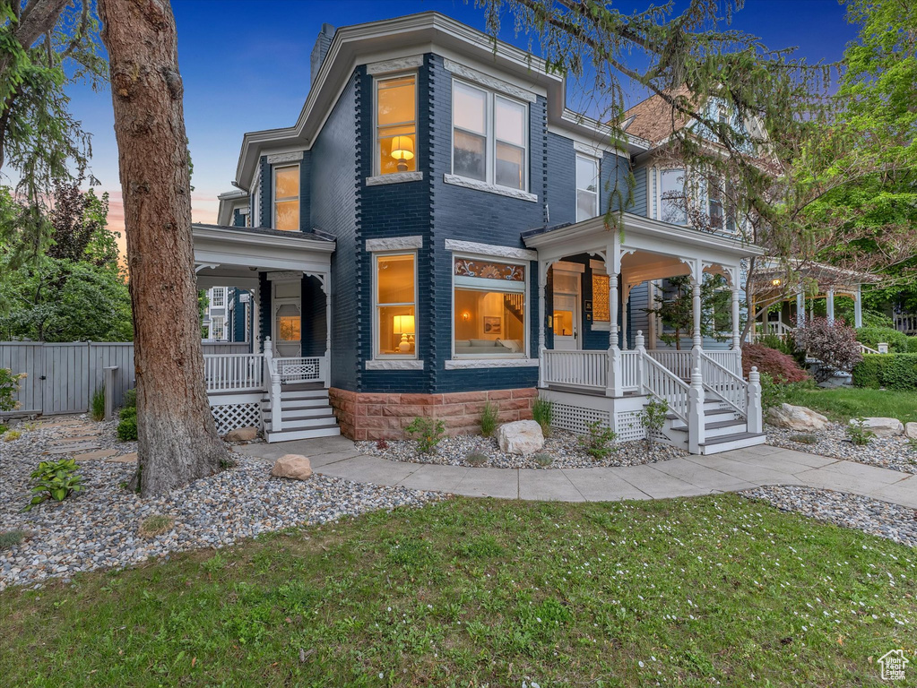 View of front of home featuring a porch and a front yard