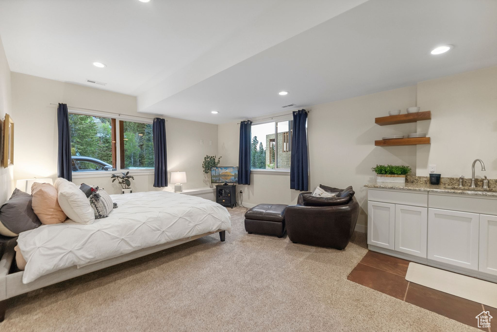 Bedroom with recessed lighting, multiple windows, bar with sink, and baseboards