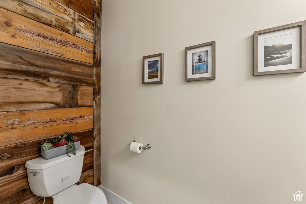 Bathroom featuring toilet and baseboards